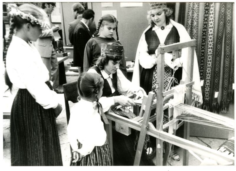 Attēls:Valmiera. Vidzemes folkloras svētki.jpg